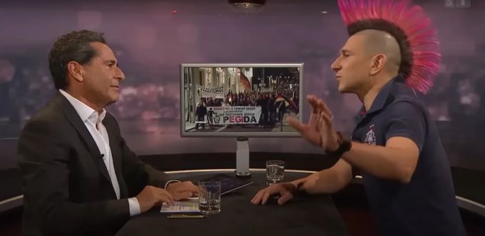 Damals noch mit Irokesen-Frise: Andreas Thiel während seines Skandal-Auftritts bei Roger Schawinski im Dezember 2014. Schawinski