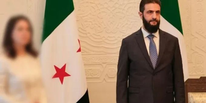 Die verpixelte Annalena Baerbock neben Syriens neuem Herrscher Ahmed al-Scharaa. Baerbock Syrien