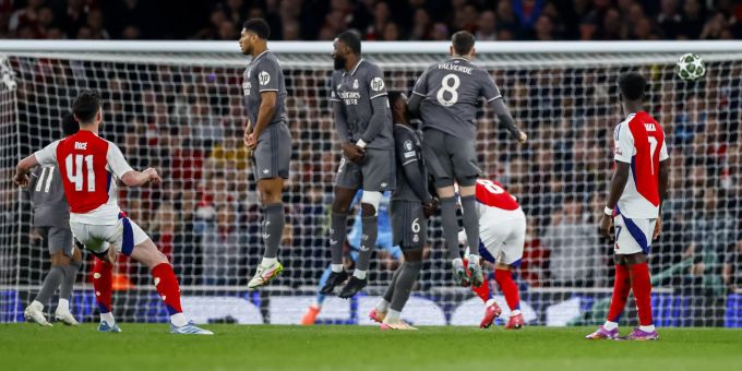 Arsenals Declan Rice trifft per Freistoss zum 1:0 gegen Real Madrid. FC Arsenal Declan Rice
