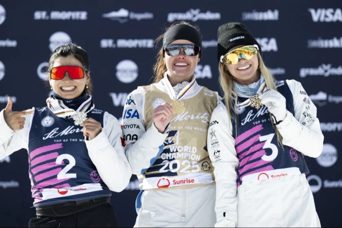 Freestyle-WM: Das Podium der Frauen, von links, mit Mengtao Xu, Kaila Kuhn und Danielle Scott. Freestyle-WM