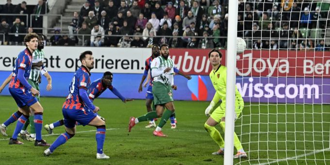 Hier trifft Willem Geubbels zum 2:2 für den FC St.Gallen. FC St.Gallen