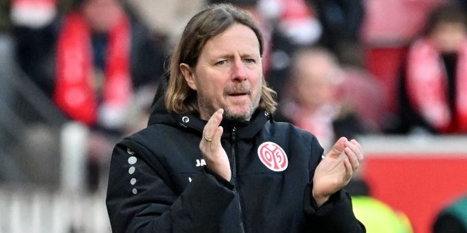 Trainer Bo Henriksen hat seinen Vertrag beim FSV Mainz 05 vorzeitig bis 2027 verlängert. Bo Henriksen