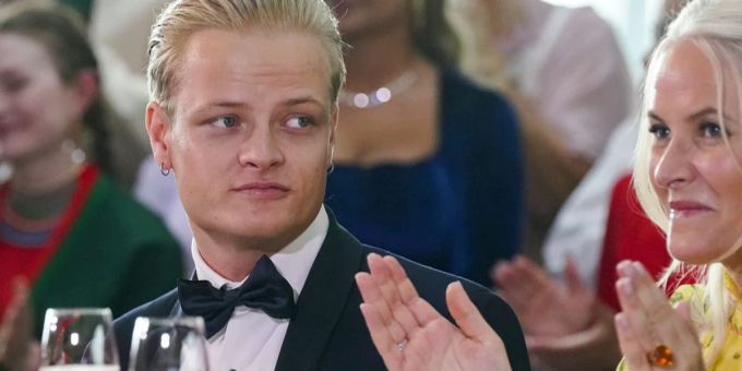 Auf Marius Borg Høiby, dem Sohn von Kronprinzessin Mette-Marit, lasten schwerwiegende Vorwürfe. Marius Borg Høiby
