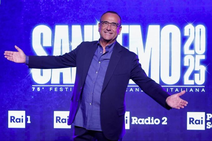 Carlo Conti moderiert Sanremo 2025 sowie 2026 und fungiert als künstlerischer Leiter. sanremo