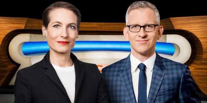 Co-Redaktionsleiterin Franziska Ramser und Gion-Duri Vincenz moderieren bei der «Rundschau» SRF gion-duri vincenz