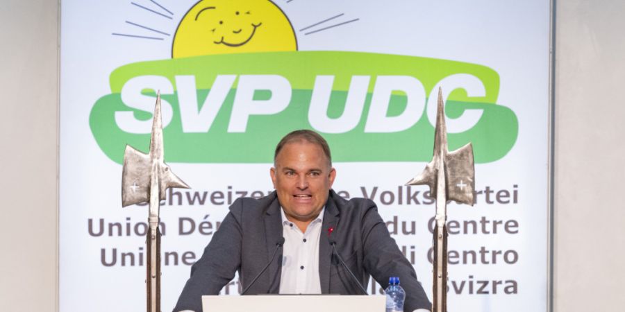 Die SVP mit Parteipräsident Marcel Dettling steht ein Jahr vor den Wahlen gut da.