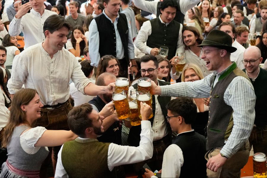 Am Oktoberfest gibt es Bier – aber im Mass kann es jetzt auch mal ein Alkoholfreies oder ein Radler sein.