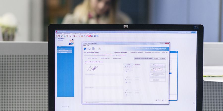 Die flächendeckende Einführung der neuen Fallführungssoftware für die Berner Sozialdienste verzögert sich. (Symbolbild)