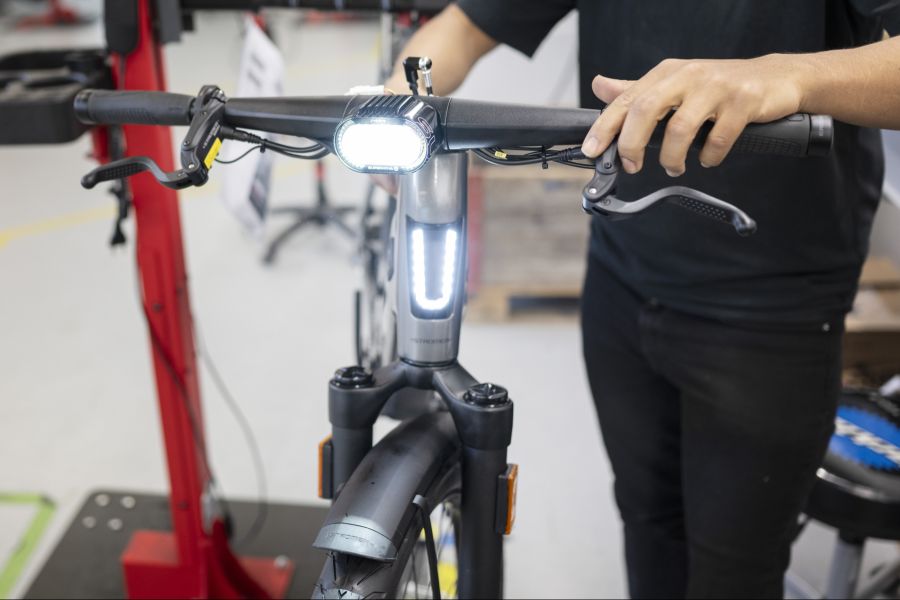 Oft sind die Velo-Lichter falsch eingestellt. Dabei ist die Richtige Einstellung gar nicht schwierig.