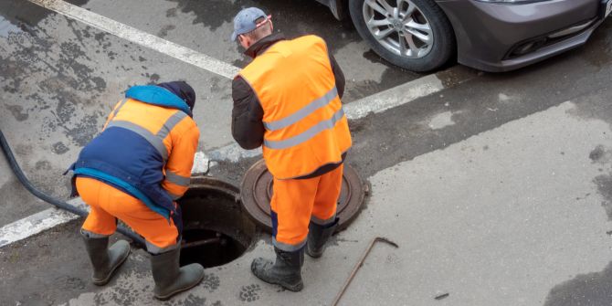 Schacht Abwasser Kanalisation Kabel