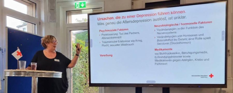 Sonja Nauer-Mäder, Kursleiterin SRK Kanton Aargau, erläutert die Ursachen, die zu einer Depression führen können - Olivier Diethelm