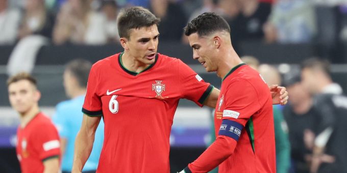 Portugals João Palhinha (links) im Einsatz an der EM 2024. FC Bayern München