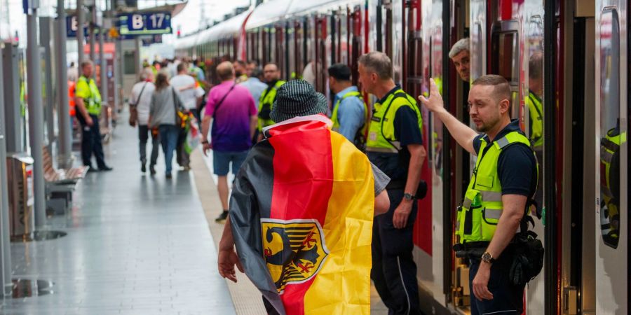 Die Bahn hat sich bei der EM aus Sicht von Verkehrsminister Wissing übernommen. (Archivfoto)