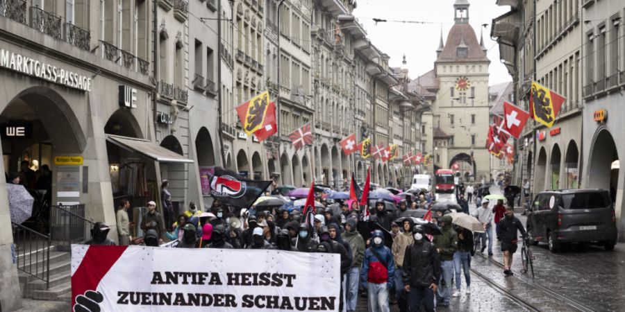 «Wir sind alle Antifa»: Kundgebung in Bern gegen ein Verbot der Antifa.