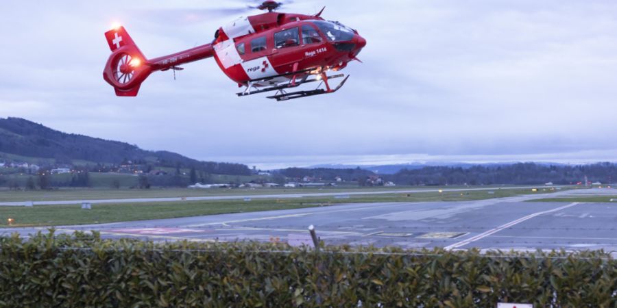 Ein am Wochenende in Lauenen bei Gstaad verunglückter E-Biker ist am Dienstag verstorben. (Symbolbild)