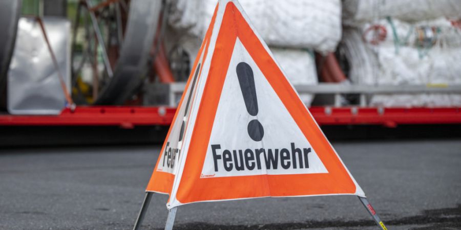 Wegen des Brandes rückten die Feuerwehren Brügg, Bellmund-Port und Lengnau, Pieterlen, Meinisberg (Lepime) sowie die Berufsfeuerwehr Biel aus. (Symbolbild)