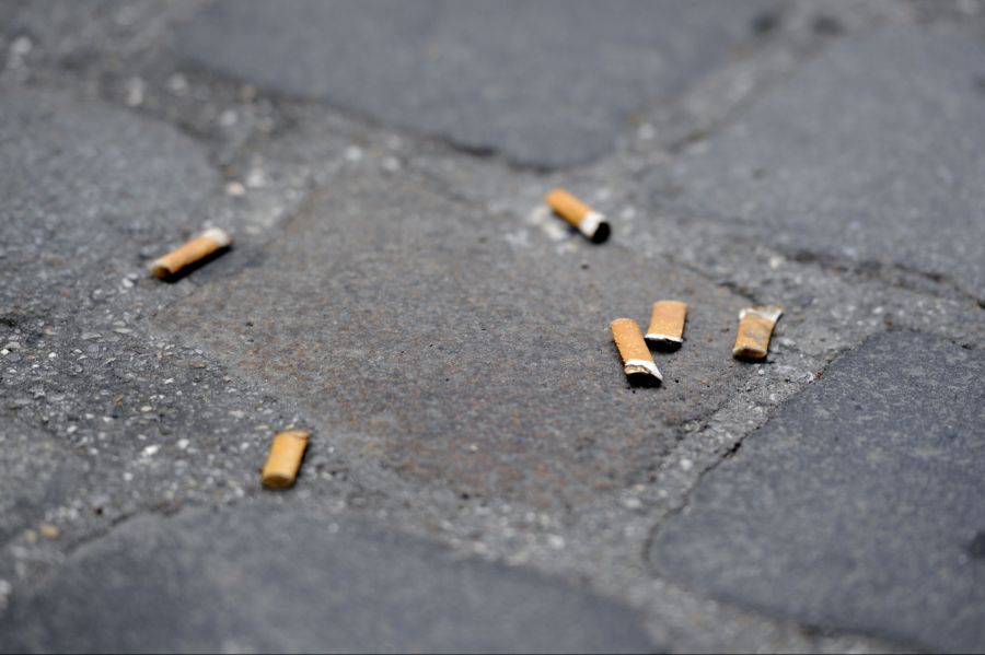 Zigarettenstummel werden ebenfalls häufig nicht korrekt entsorgt.
