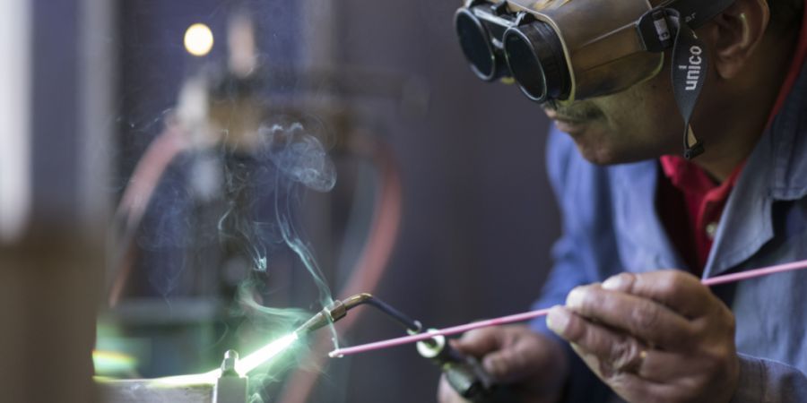 Schweizer KMU blicken trotz steigender Kosten und Konkurrenzdruck relativ optimistisch in die Zukunft. (Archivbild)