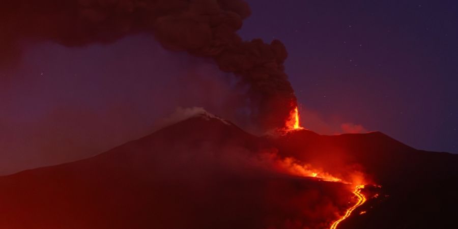 Lavastrom am Ätna. Foto: Tommaso Sfregola/JNA via ZUMA Press Wire/dpa/Archivbild