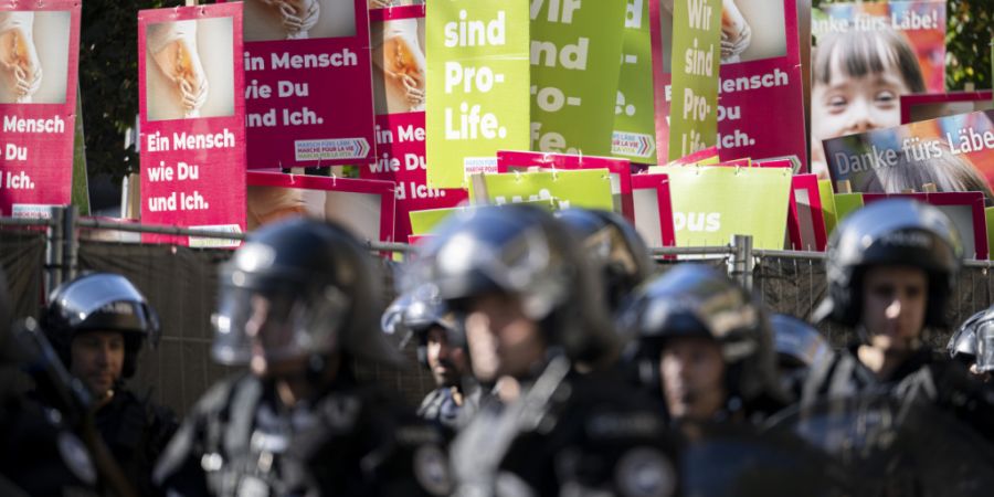 Der «Marsch fürs Läbe» muss jeweils von einem grossen Polizeiaufgebot vor Gegendemonstranten geschützt werden. Die Stadt will die Demonstration deshalb nicht in der Innenstadt bewill...