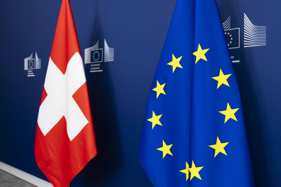 Überschreitet die Einwohnerzahl der Schweiz vor 2050 10 Millionen, müsste sie als letztes Mittel das Personenfreizügigkeitsabkommen mit der EU kündigen.