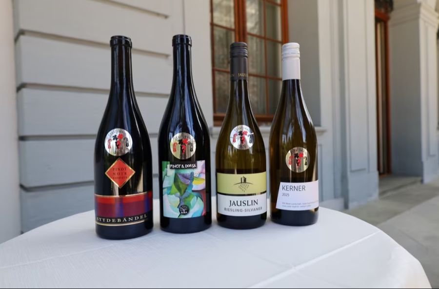 Die vier Siegerweine.