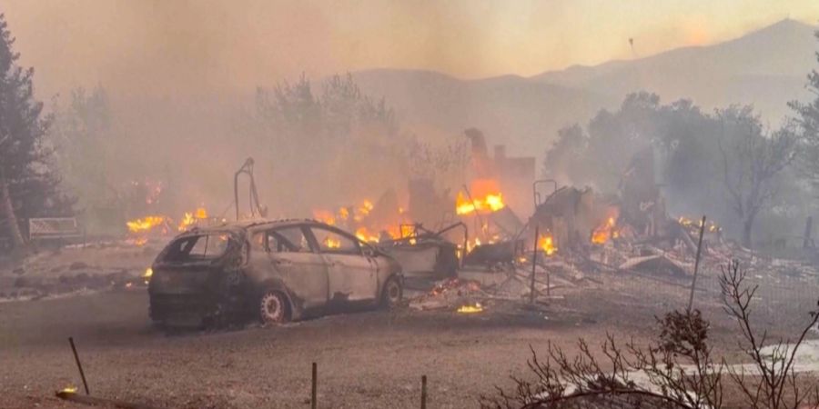 dpatopbilder - Ein verkohltes Stadtviertel nach Waldbränden in Reno. Foto: Tim Walton/Tim Walton/AP/dpa - ACHTUNG: Nur zur redaktionellen Verwendung und nur mit vollständiger Nennung ...