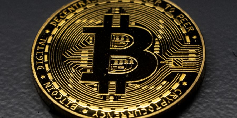 Der Kurs des Bitcoin ist am Mittwochabend auf den höchsten Stand seit Anfang Juni gestiegen. Grund dafür sind sinkende Renditen von US-Staatsanleihen und US-Präsident Donald Trump. (...