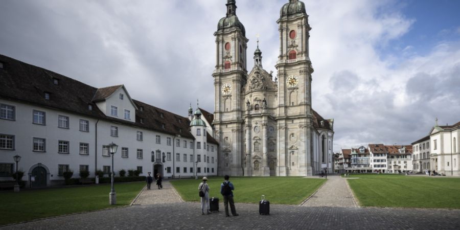 Metallkorrosion stellt ein Risiko für die Lebensdauer der kupfernen Turmdächer der St. Galler Stiftskirche dar, berechneten die Korrosionsforscher.