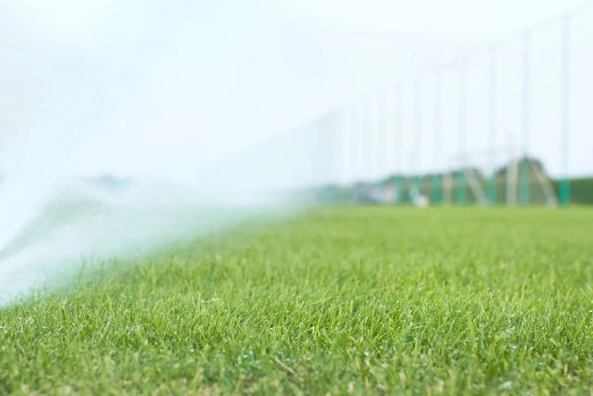Sportplatz Fussball Rasen Sprinkler
