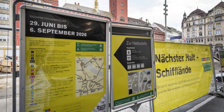 Zwischen dem Basler Barfüsserplatz und der Schifflände sollen künftig keine Trams mehr fahren. Dies fordert das Komitee «Go Basel Go!» mit einer Initiative. (Archivbild)