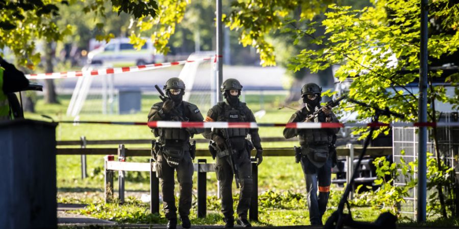 Nach den Schüssen beim «Aarauer Rave» mit einem Todesopfer und fünf Verletzten informieren am Abend die Aargauer Behörden.