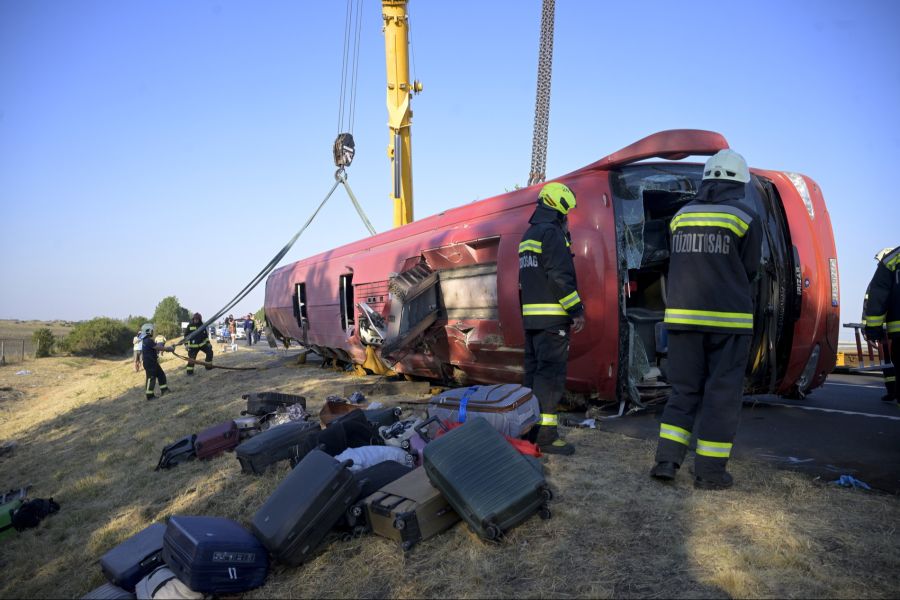 Mehrere Personen wurden zudem verletzt.