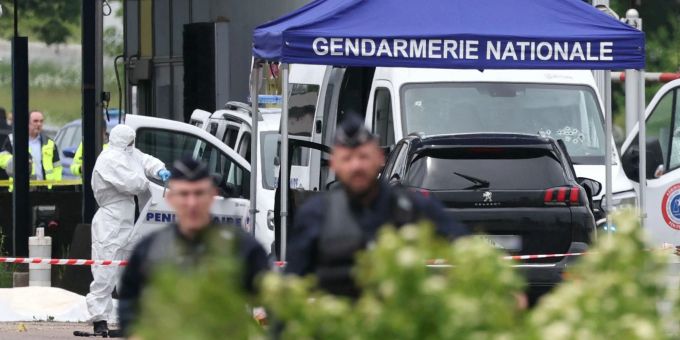 Frankreich - Nach Überfall auf Gefangenentransport: Häftling flüchtig