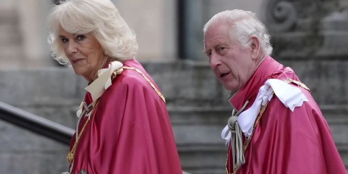 King Charles und seine besorgte Ehefrau, Queen Camilla. King Charles König Charles