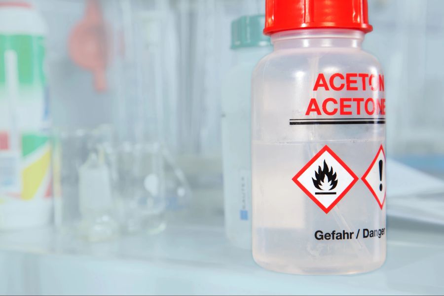 Aceton wird auch in Schweizer Haushalten noch sorglos verwendet.