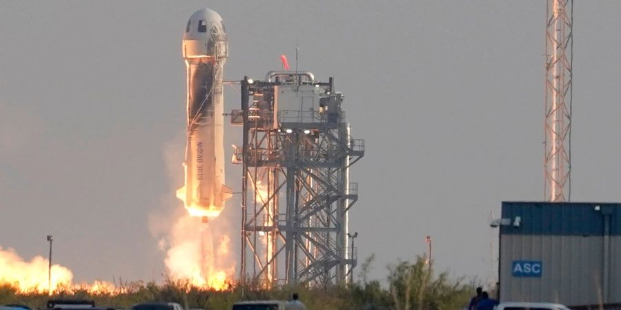 Die «New-Shepard»-Rakete von Blue Origin startet vom US-Bundesstaat Texas aus ihren Kurz-Ausflug ins Weltall. (Archivbild)