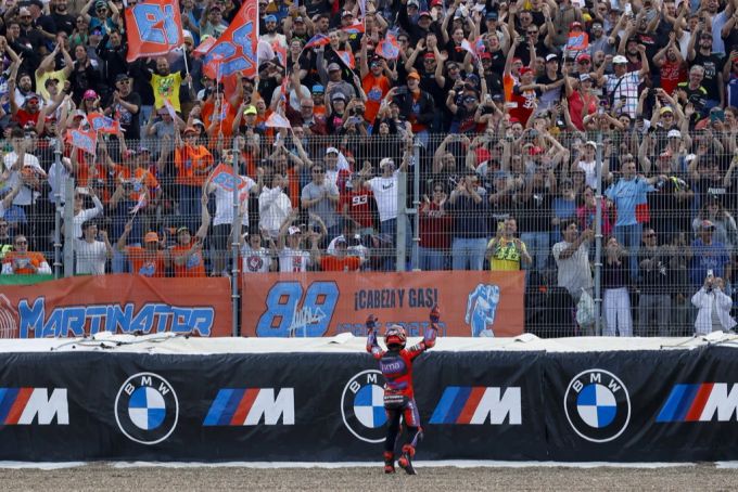 Jorge Martin gewinnt in Jerez de la Frontera einen verrückten, von Stürzen geprägten, Sprint in der Moto GP. MotoGP