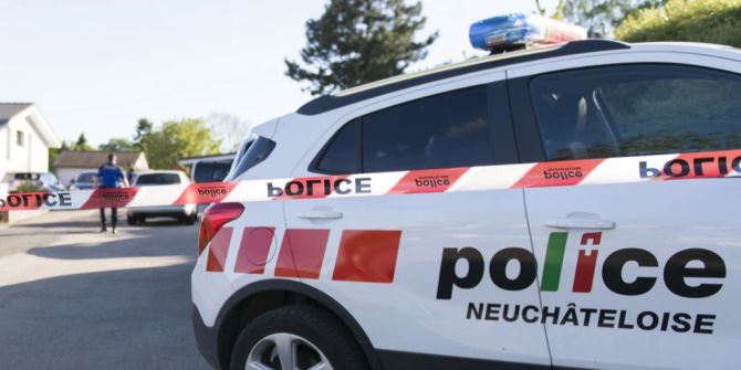 Polizeiwagen Polizeiabsperrung Neuenburg