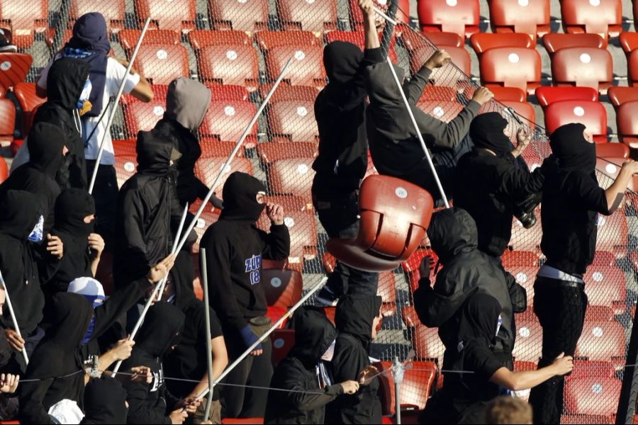 Hooligans Stadion Verhüllungsverbot