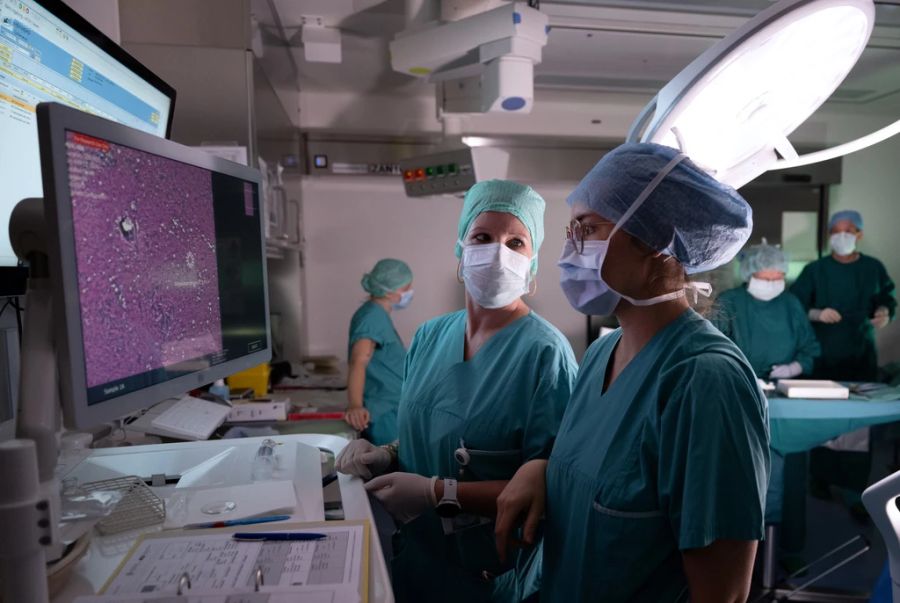 Hier wird in Wien die Tumor-Gewebebestimmung mit einem KI-System erbrobt. (Archivbild)