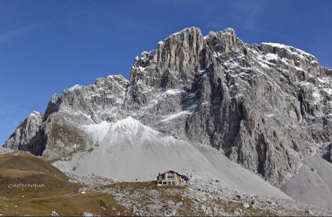 Die Carschinahütte des Schweizer Alpenclubs, SAC, auf 2236 Meter über Meer am Fusse der Südwestwand der Sulzfluh. Outdoor