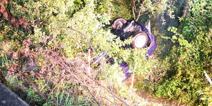 Mehrere Unfälle - Autofahrer (68) landet im Kanton Luzern in Bach