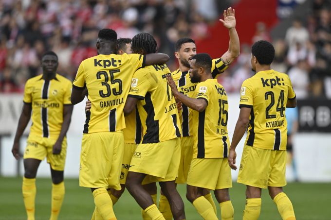 Die Spieler von YB feiern das Tor zum 1:0 gegen den FC Winterthur. YB Fussball Super League