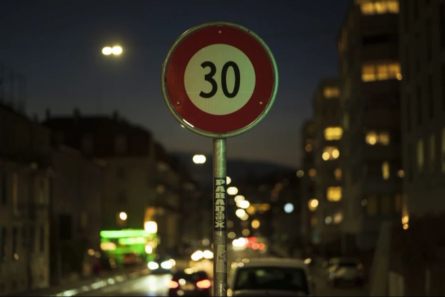 In Zukunft ist Tempo 30 auch auf der Rosengartenstrasse, der Birchstrasse und der Pfingstweidstrasse vorgesehen. (Symbolbild)