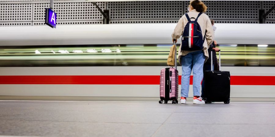 Wer mit der Bahn unterwegs ist, braucht Geduld (Archivfoto).