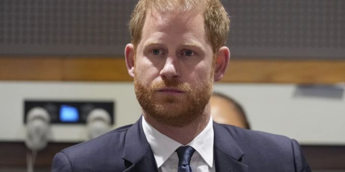 Prinz Harry tritt in New York ohne Meghan Markle auf. prinz harry