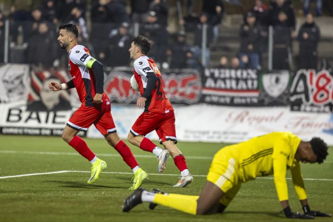 Valon Fazliu vom FC Aarau feiert sein Tor zum 1:2 gegen Etoile Carouge. FC Aarau
