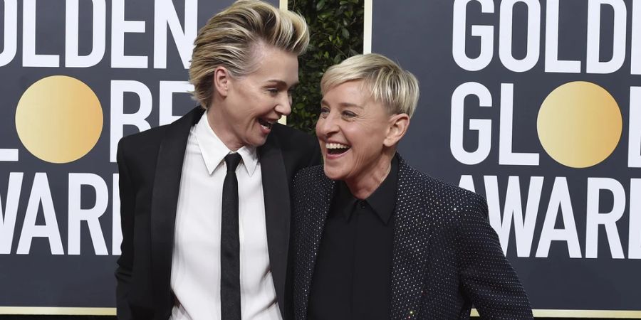 Ellen DeGeneres und Portia de Rossi bei den Golden Globe Awards. Das Paar hat Amerika nun aus politischen Gründen verlassen. (Archivbild)