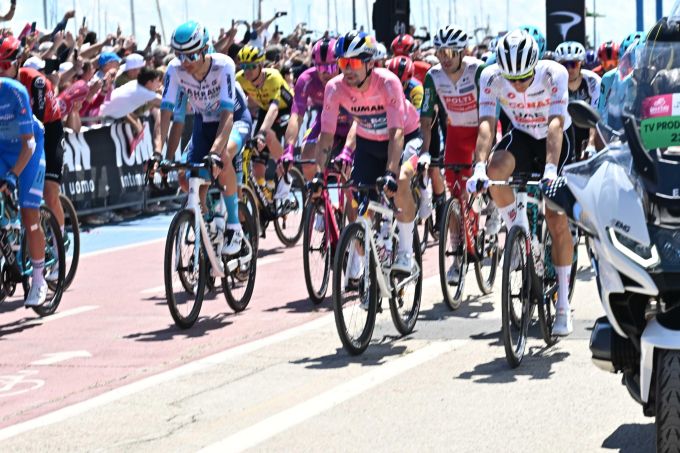 Primoz Roglic verliert die Maglia Rosa am Giro d'Italia wieder. Giro d'Italia Primoz Roglic